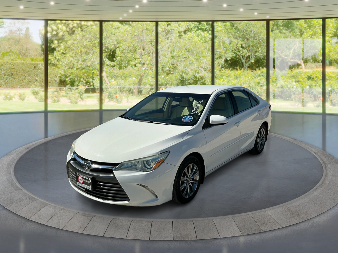2015 Toyota Camry XLE's photo