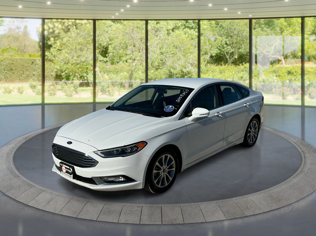 2017 Ford Fusion SE's photo