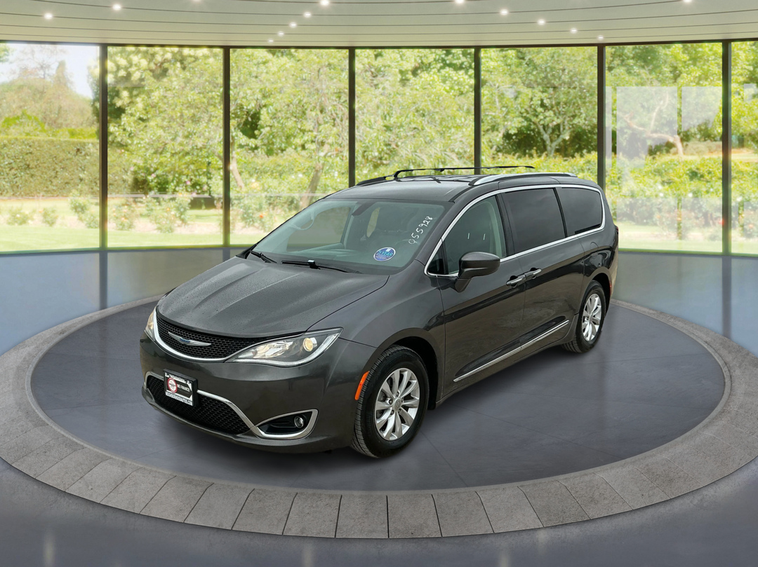 2018 Chrysler Pacifica Touring L's photo