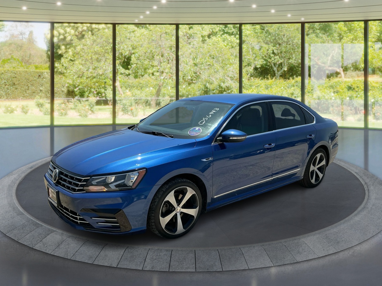 2017 Volkswagen Passat 1.8T R-Line w/ Comfort Pkg. Auto's photo